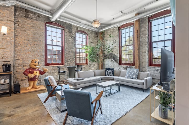 5BR Dinkytown Loft by UMN & Downtown Minneapolis
