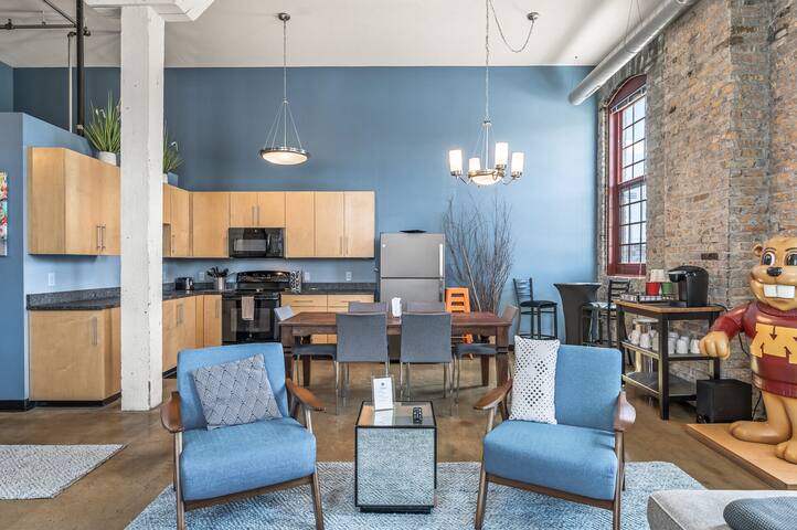 5BR Dinkytown Loft by UMN & Downtown Minneapolis gallery image 5
