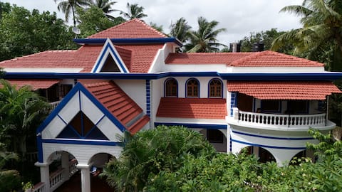 VillaVienna,Luxury Vintage PoolVilla  North Goa-10