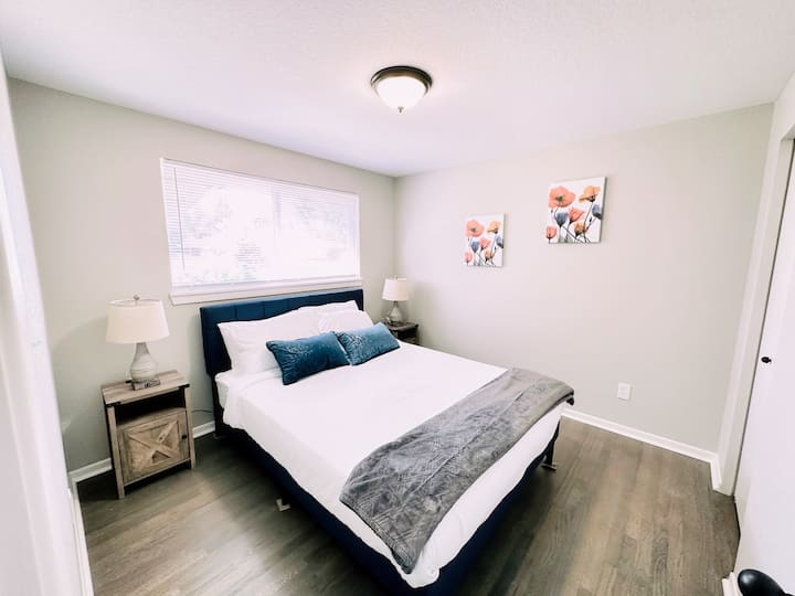 Main level bedroom