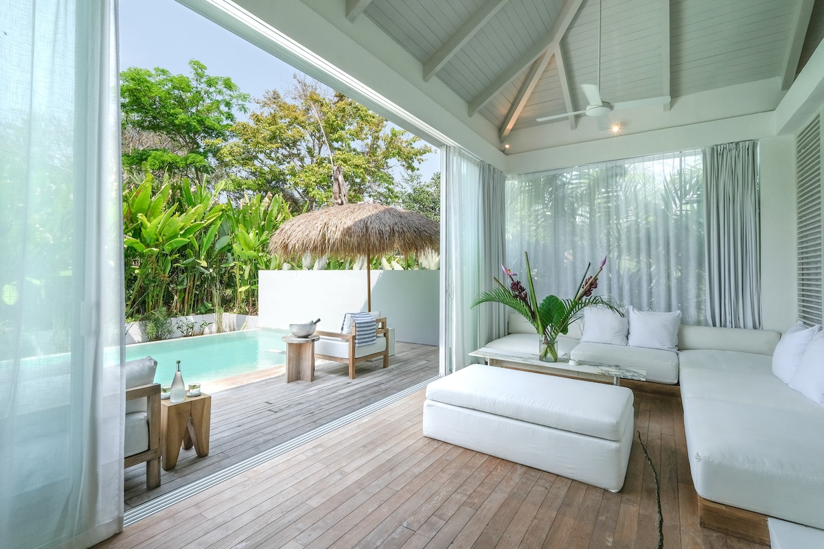 Villa in Pererenan · ★4.89 · 1 bedroom · 1 bed · 1 private bath, Airbnb karşılaştırması
