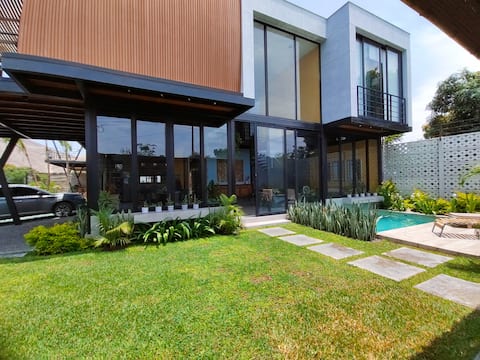 El Mango House | Ica | Pool · Big Screen· BBQ · AC