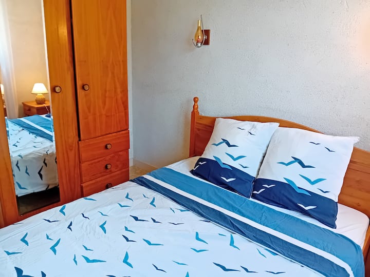 Спалня на приземния етаж, легло 140