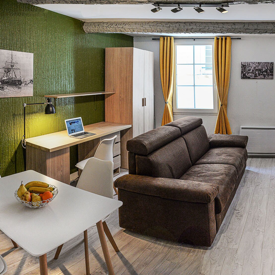 ห้องนั่งเล่น + พื้นที่ทำงาน