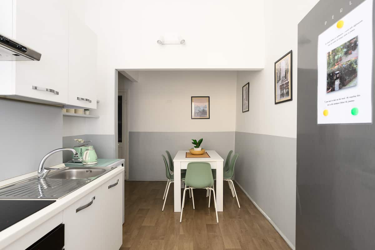 Grazioso appartamento vicino alla stazione – 3 letti, 3 bagni — Cucina completa 5 | Casa vacanze LovedHomes a Roma