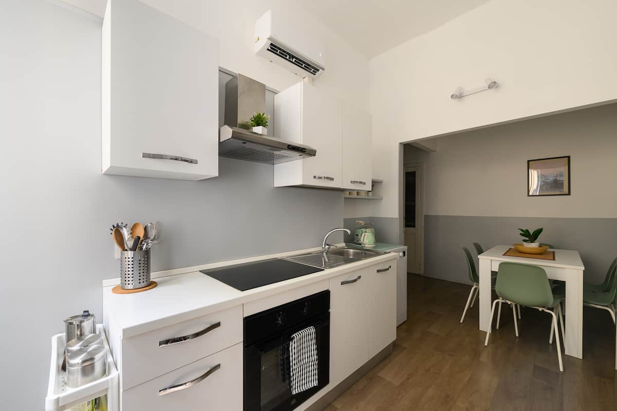 Grazioso appartamento vicino alla stazione – 3 letti, 3 bagni — Cucina completa 3 | Casa vacanze LovedHomes a Roma