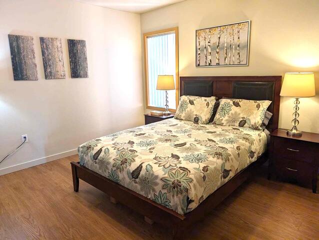 Harbor Steps-Best Spot Downtown! gallery image 5