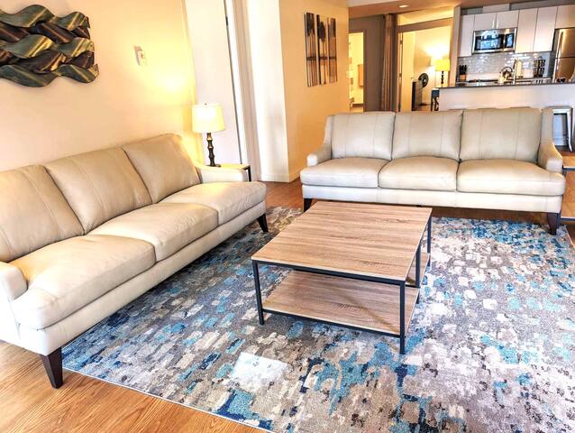 Harbor Steps-Best Spot Downtown! gallery image 2