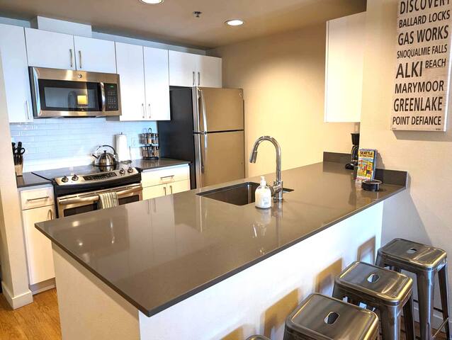 Harbor Steps-Best Spot Downtown! gallery image 3