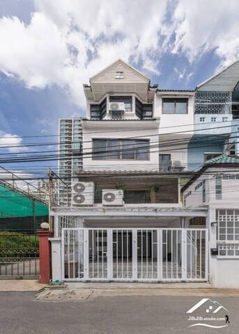 Townhouse in Downtown Sukhumvit gallery image 3