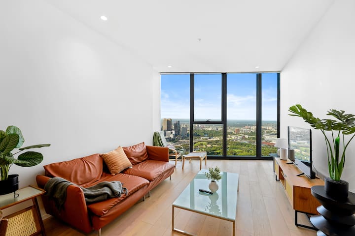 Skyline Apartment Luxury view 3B free parking gallery image 2