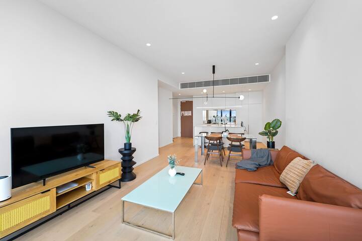 Skyline Apartment Luxury view 3B free parking gallery image 4