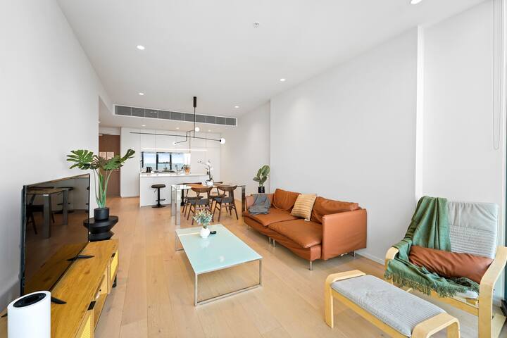 Skyline Apartment Luxury view 3B free parking gallery image 3