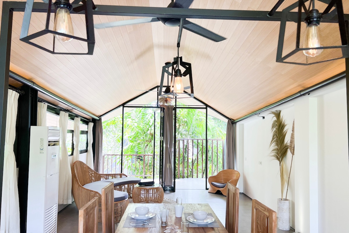 Villa in South Kuta · ★4.37 · 2 bedrooms · 3 beds · 2 private baths, comparabile Airbnb