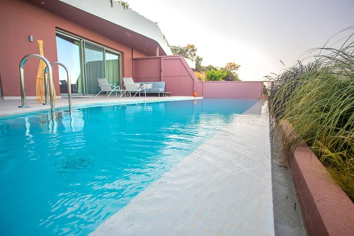 Plethora Luxury Suites, villa P gallery image 5