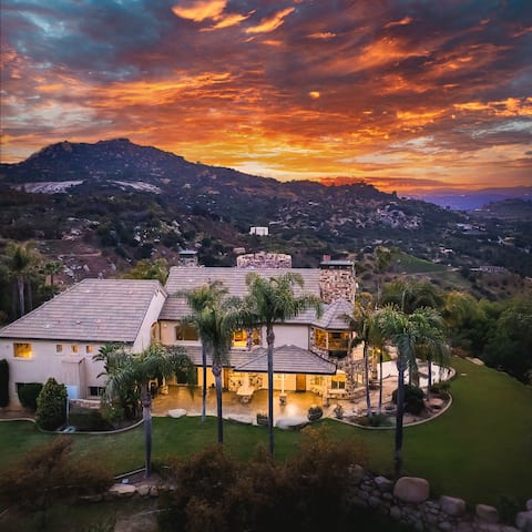 Secluded Boulder Groves Resort Getaway!