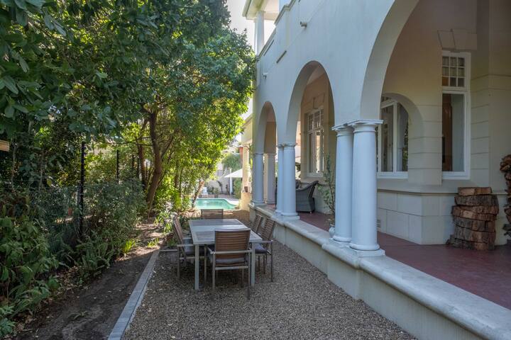 Spacious Home in Cape Town, Rondebosch (Dec ’24) gallery image 5