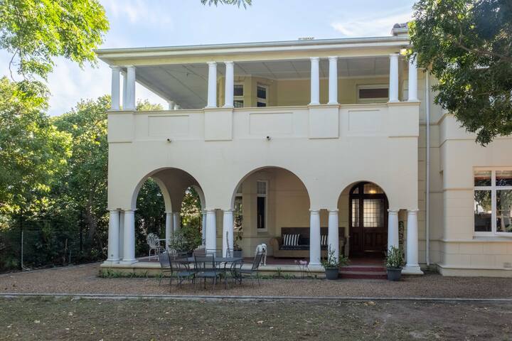 Spacious Home in Cape Town, Rondebosch (Dec ’24) gallery image 3