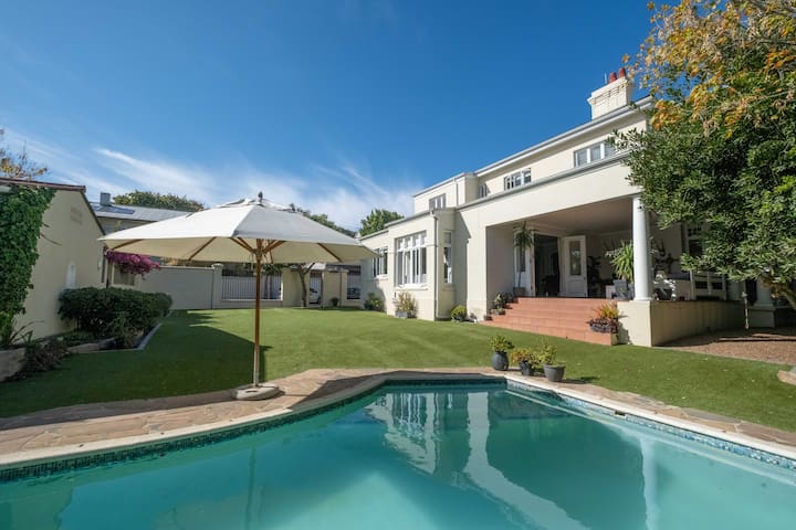 Spacious Home in Cape Town, Rondebosch (Dec ’24)