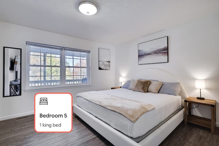 Bedroom No. 5 | 1 King Bed | 43" 4K UHD Roku TV | Closet