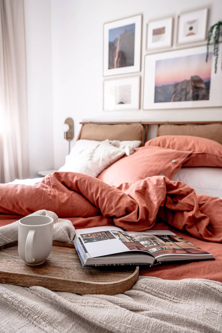 Schúľte sa s dobrou knihou, obklopení farbami západu slnka a umením inšpirovaným Yosemite.