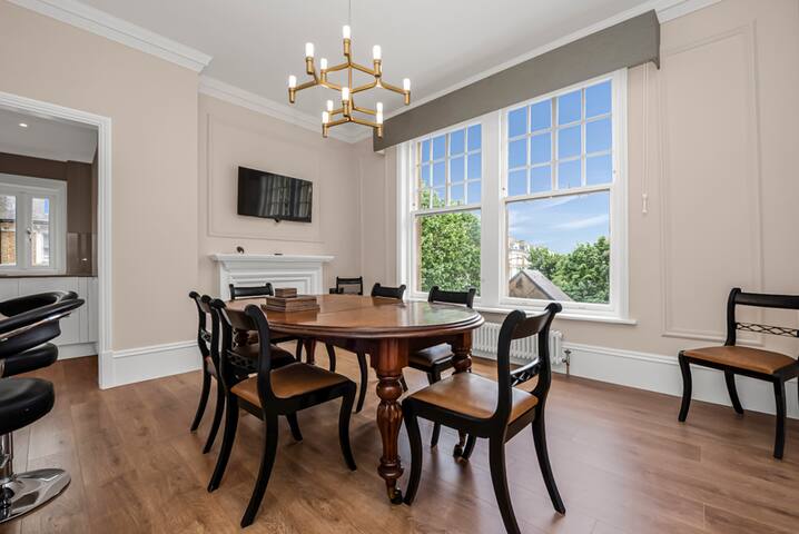 Spacious 3 Bedrooms 3 Bathroom by Mansley gallery image 3