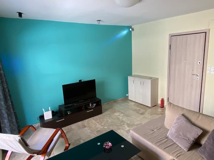 Family friendly~4 BEDS~Free priv. Parking~Balcony