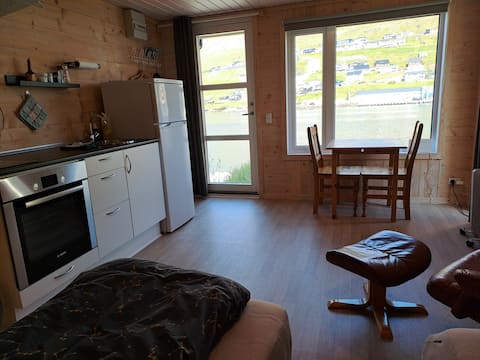 Urban cottage 10 meters from the sea.
