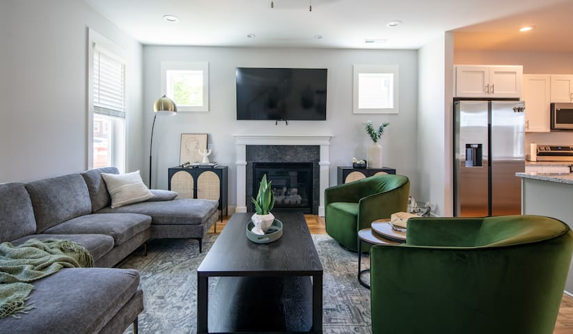 Modern – 2 Kings – Movie Theater – Near Biltmore