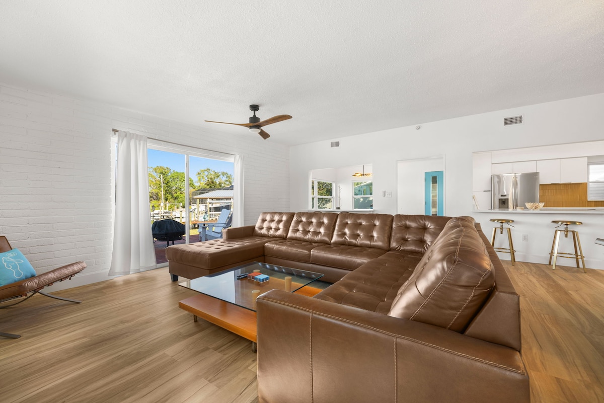 Successful Airbnb property: Dock/Hot Tub/Pool at Mid Century Canal Home in Apollo Beach