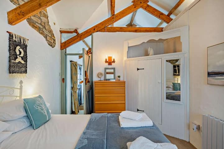 Dormitorio con cama king size
