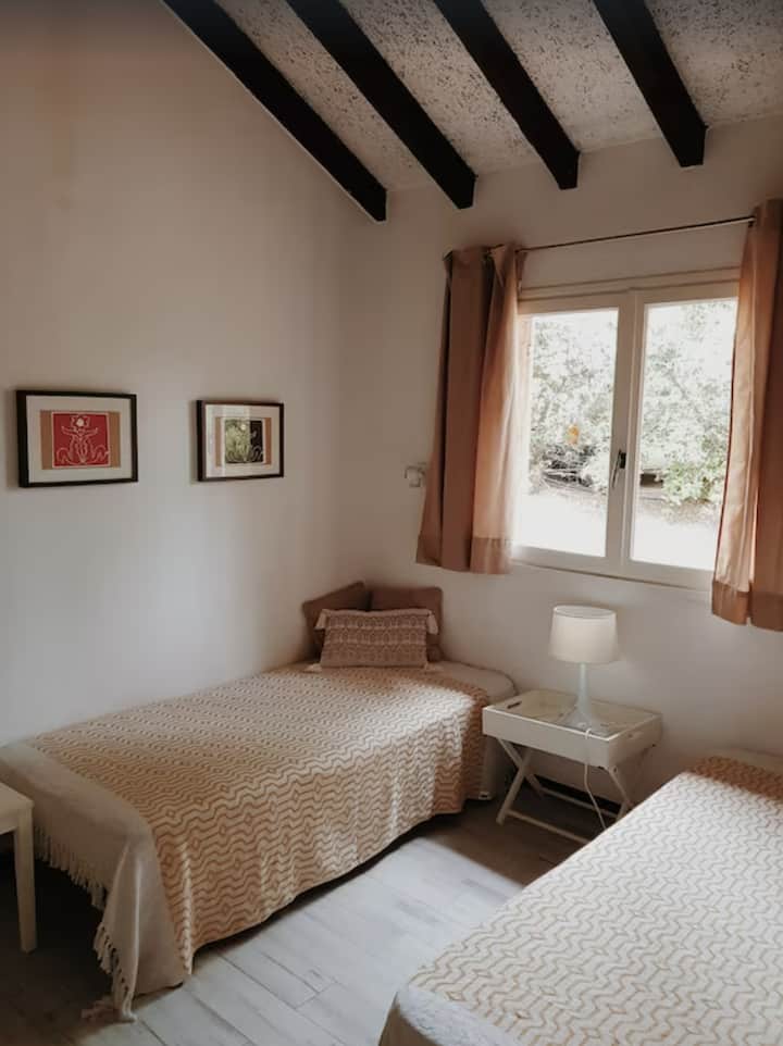 Гостинска куќа 1 (6 лица): жолта спална соба