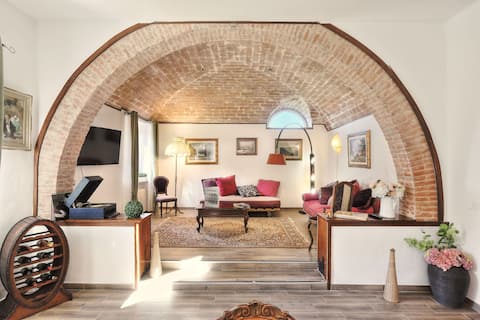Popular Airbnb listing: Orsini Peccioli Home-Exclusive Home with pool in Peccioli