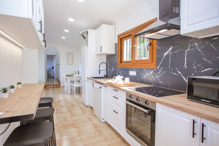 CL12 Villa with spectacular sea views gallery image 5