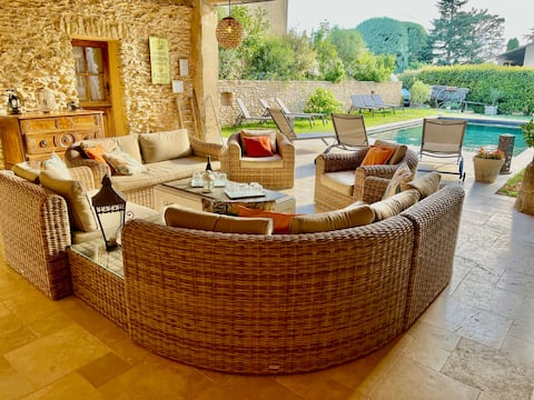 Charming house with pool in Roussillon near Gordes