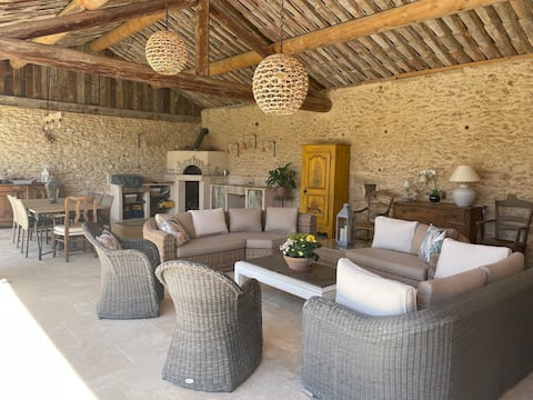 Charming house with pool in the Luberon