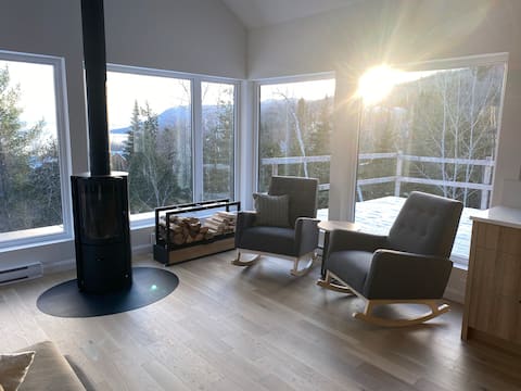 Top Airbnb: The Owl's Landmark in Charlevoix