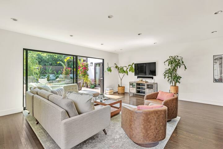 Stylish Family Oasis + Pool & Comfort gallery image 4