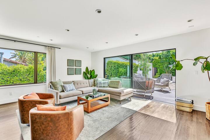 Stylish Family Oasis + Pool & Comfort gallery image 3