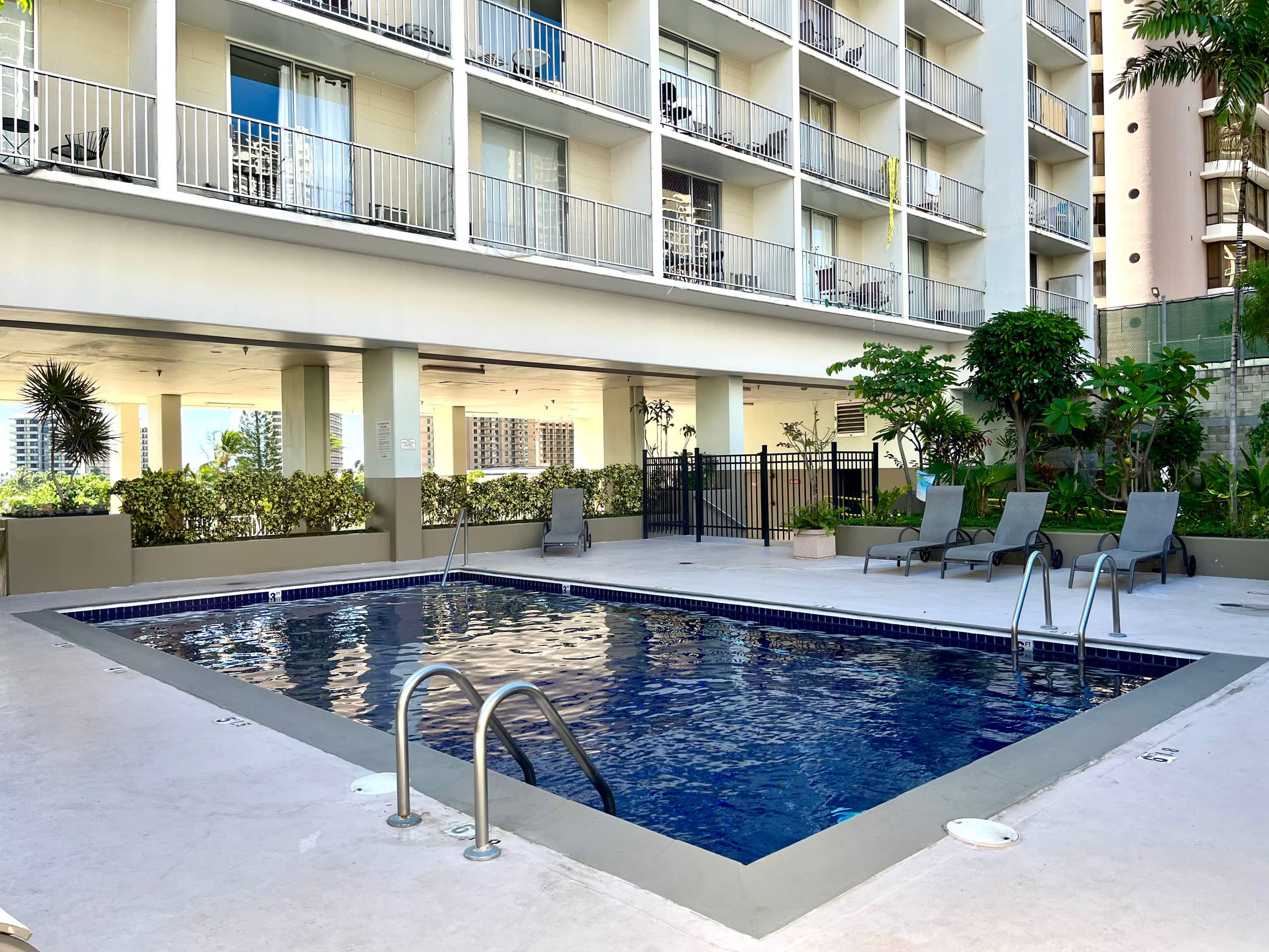 Condo in Honolulu · ★4.93 · Studio · 1 bed · 1 private bath - Image 36