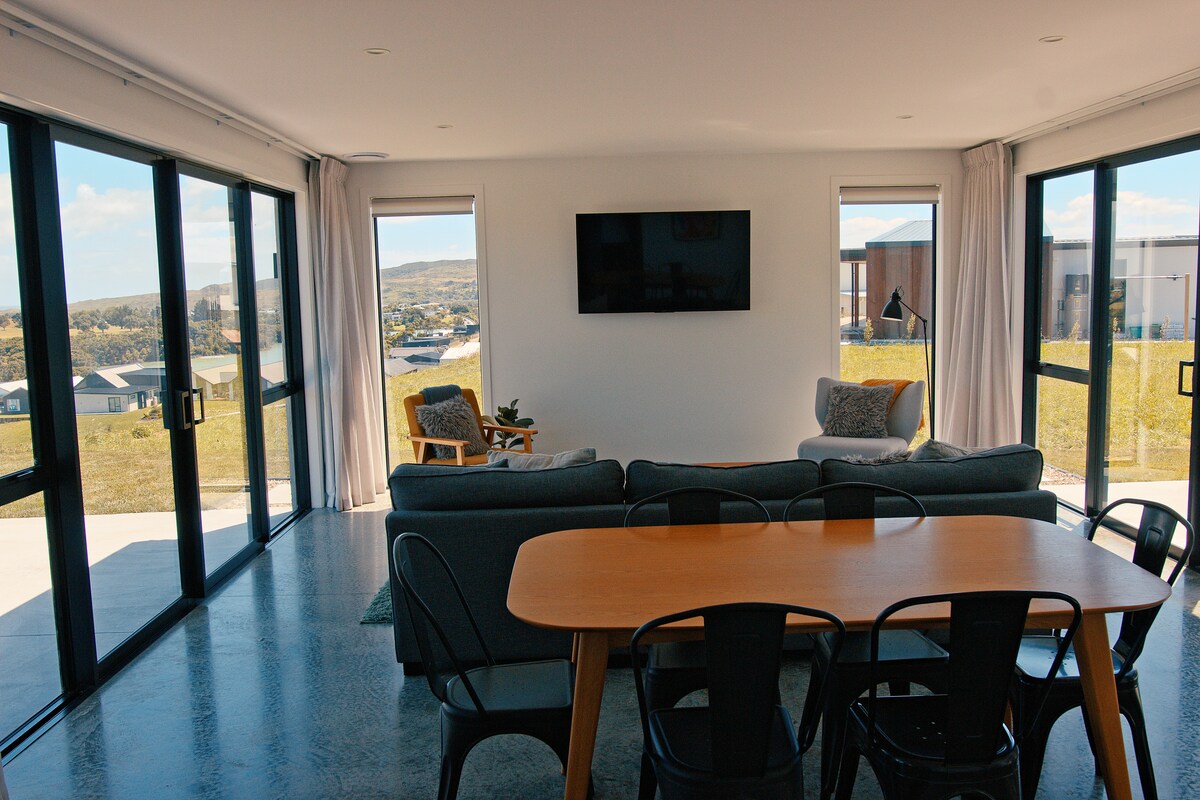 Top performing Airbnb: Raglan Coastal Retreat in Waikato District