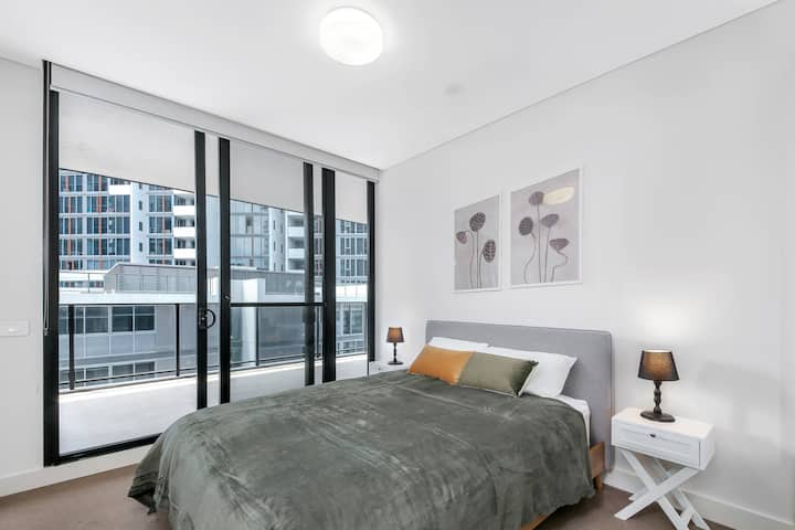 Chic and Cosy 2-Bed Apt in Wentworth Point