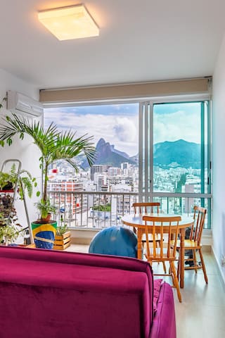 Ipanema Apt w/ Views, WiFi, AC – Near the Beach