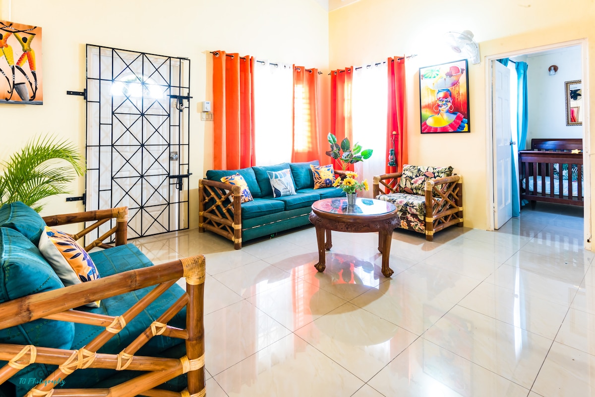 Tropical Getaway has ample seating for the entire family.