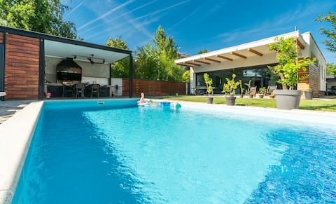 Modern villa with swimming pool