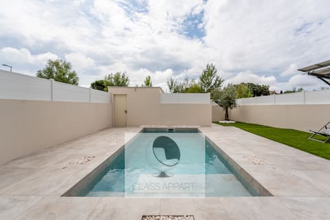 Air-conditioned villa with pool and parking