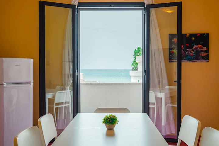 Spazi e comodità in riva al mare. Brezza di mare.