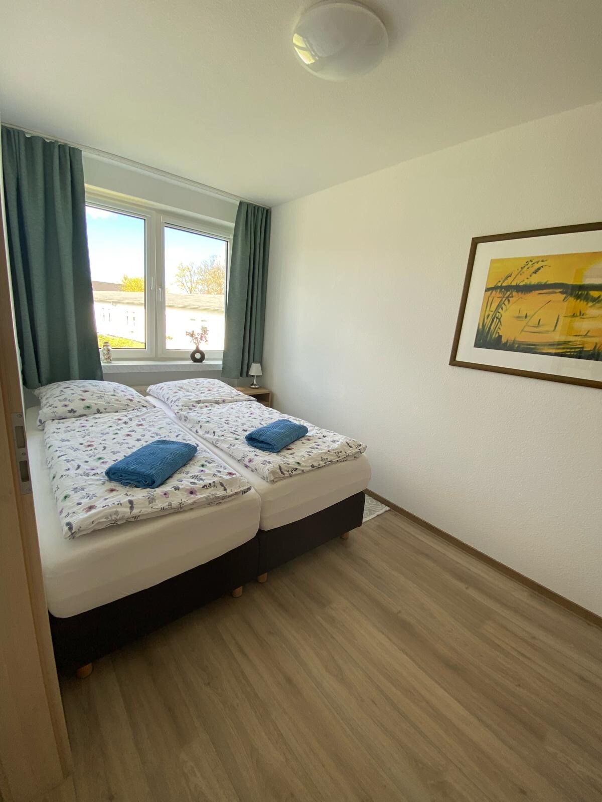 Útulná spálňa s 2 pružinovými posteľami