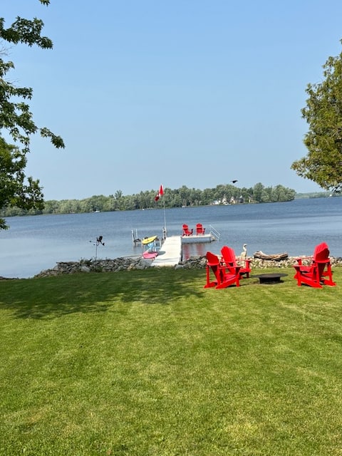 7th Heaven Waterfront Cottage on Mississippi Lake