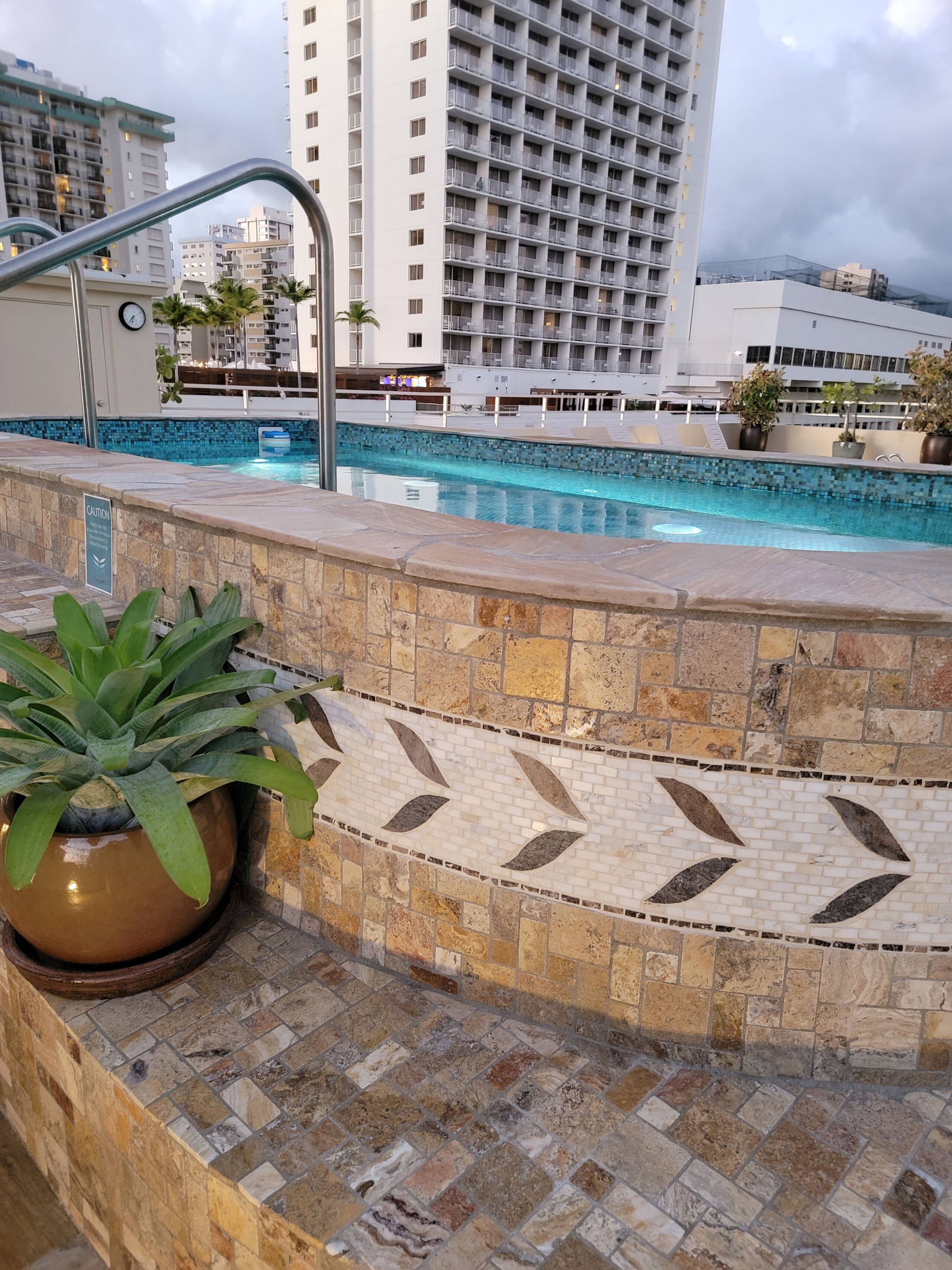 King Bed Luxury Beach Studio Heart of Waikiki - Image 52